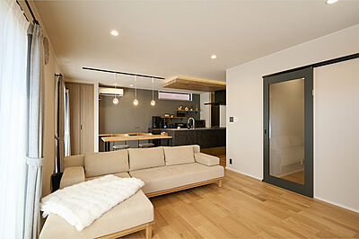 シンプルモダンスタイルのリビング ALL・IN株式会社の事例画像