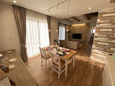 株式会社秀光ビルド 藍住店の施工事例「吹き抜けとスキップフロアのある『こだわりが詰まったお家』」の画像1