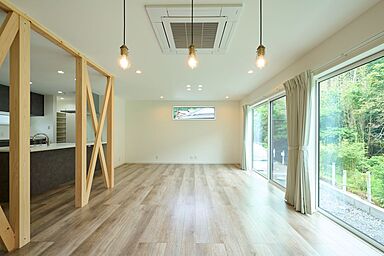 株式会社アンソホームの施工事例「音羽山を借景にした清々しい住まい」の画像2