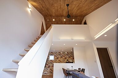 CASTLE HOMEの施工事例「開放感のあるリゾート風インテリアで心地よく暮らせる家」の画像5