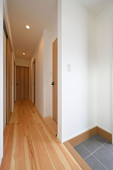 CASTLE HOMEの施工事例「一人暮らしを満喫!夢を詰め込んで叶えた平屋。3台分のガレージのある家」の画像9