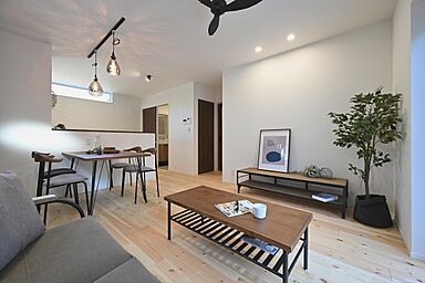 CASTLE HOMEの施工事例「外部収納のあるコンパクトながら暮らしやすい家」の画像5