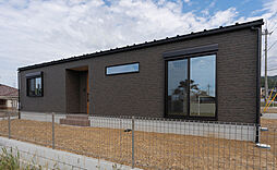 株式会社トキワ・ホームの施工事例「車とバイク、BBQを思う存分楽しめる!仲間が集まり、自由に楽しむ平屋の住まい」の画像