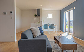 CASTLE HOMEの施工事例「車とバイク、BBQを思う存分楽しめる!仲間が集まり、自由に楽しむ平屋の住まい」の画像3