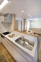シンプルモダンスタイルのキッチン CASTLE HOMEの事例画像
