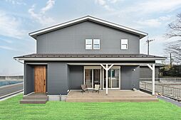 TKプランニング株式会社の施工事例「落ち着いたネイビーのカリフォルニアスタイルの家」の画像