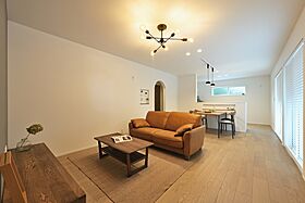 CASTLE HOMEの施工事例「落ち着いたネイビーのカリフォルニアスタイルの家」の画像1