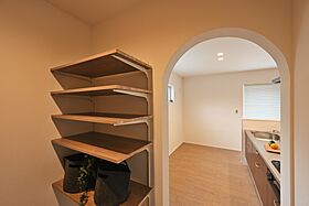 CASTLE HOMEの施工事例「落ち着いたネイビーのカリフォルニアスタイルの家」の画像4