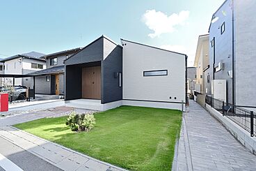 CASTLE HOMEの施工事例「勾配天井と家事動線にこだわった暮らしやすい平屋」の画像