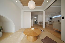 CASTLE HOMEの施工事例「回遊できる家事動線とたっぷり収納。洗濯がラクになるナチュラルモダンの住まい」の画像3
