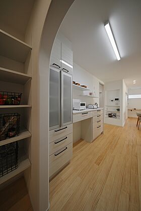 CASTLE HOMEの施工事例「回遊できる家事動線とたっぷり収納。洗濯がラクになるナチュラルモダンの住まい」の画像7