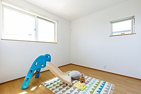 CASTLE HOMEの施工事例「黒の外観に木目が映える、深い軒が印象的な和モダン住宅」の画像7