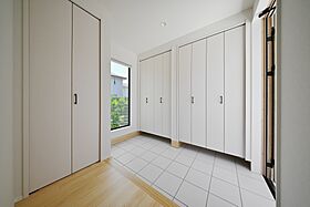 CASTLE HOMEの施工事例「並んで使える2ボウル洗面。朝の支度も家事もスムーズなシンプルモダンの家」の画像10