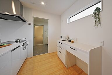 CASTLE HOMEの施工事例「22坪台で叶えた、書斎とランドリールームのある高性能な平屋」の画像3