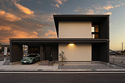 グラッソ株式会社の施工事例「モダンなガレージ付きの家」の画像