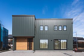 グラッソ株式会社の施工事例「インダストリアル×カフェスタイルの家」のメイン画像