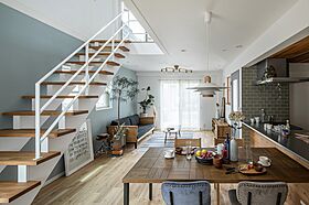 グラッソ株式会社の施工事例「リビング階段のあるナチュラルテイストな家」の画像1