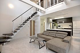 マコトホーム彦根店の施工事例「白×黒をベースとした、ラグジュアリーにまとめ上げた邸宅」の画像2