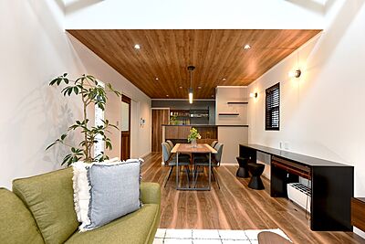 シンプルモダンスタイルのリビング マコトホーム彦根店の事例画像