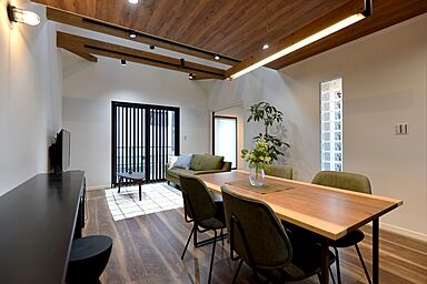 マコトホーム彦根店の施工事例「スタイリッシュな外観×ラグジュアリーな内装のおうち」の画像3