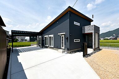 マコトホーム彦根店の施工事例「ネコちゃんと一緒に楽しむ、平屋プラス小屋裏収納の家」の画像