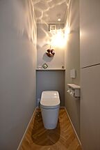 シンプルモダンスタイルのトイレ マコトホーム彦根店の事例画像