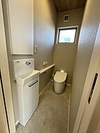 シンプルモダンスタイルのトイレ 株式会社トキワ・ホームの事例画像