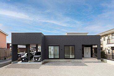 株式会社トキワ・ホームの施工事例「重厚感あるモノトーンガレージハウス」の画像