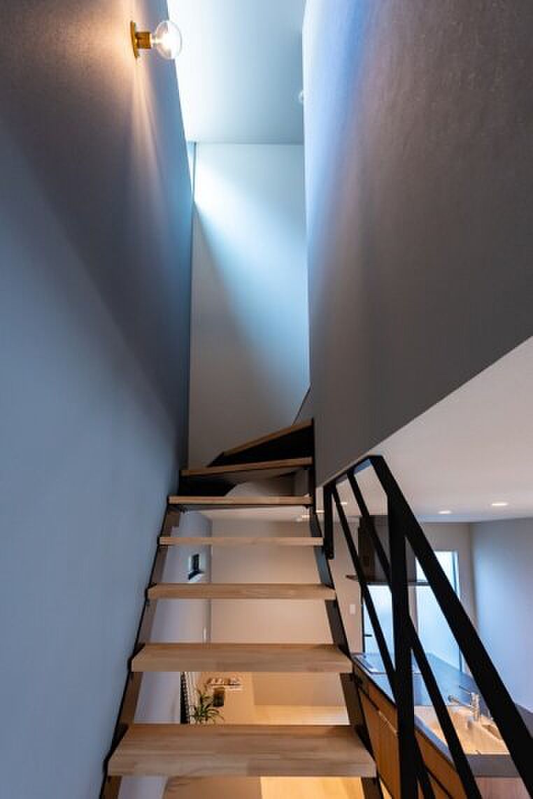 D-works株式会社の公式画像_階段7