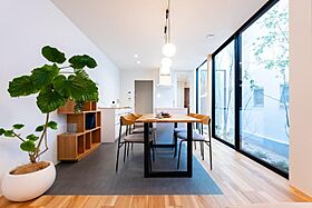 D-works株式会社の施工事例「狭さを感じさせない、中庭と自然光を取り入れた家」のメイン画像