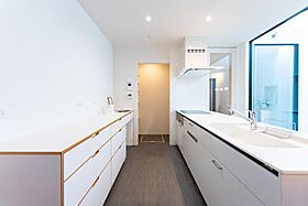 D-works株式会社の施工事例「狭さを感じさせない、中庭と自然光を取り入れた家」の画像3