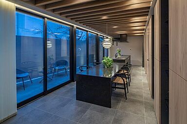 D-works株式会社の施工事例「時代を超越するガレージハウス、未来へ続く住まい」の画像3