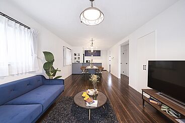 株式会社アリストの施工事例「ダークウッドのフローリングの家」の画像