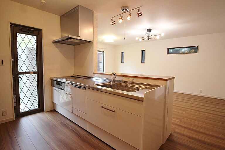 イズミ不動産株式会社の公式画像_キッチン11