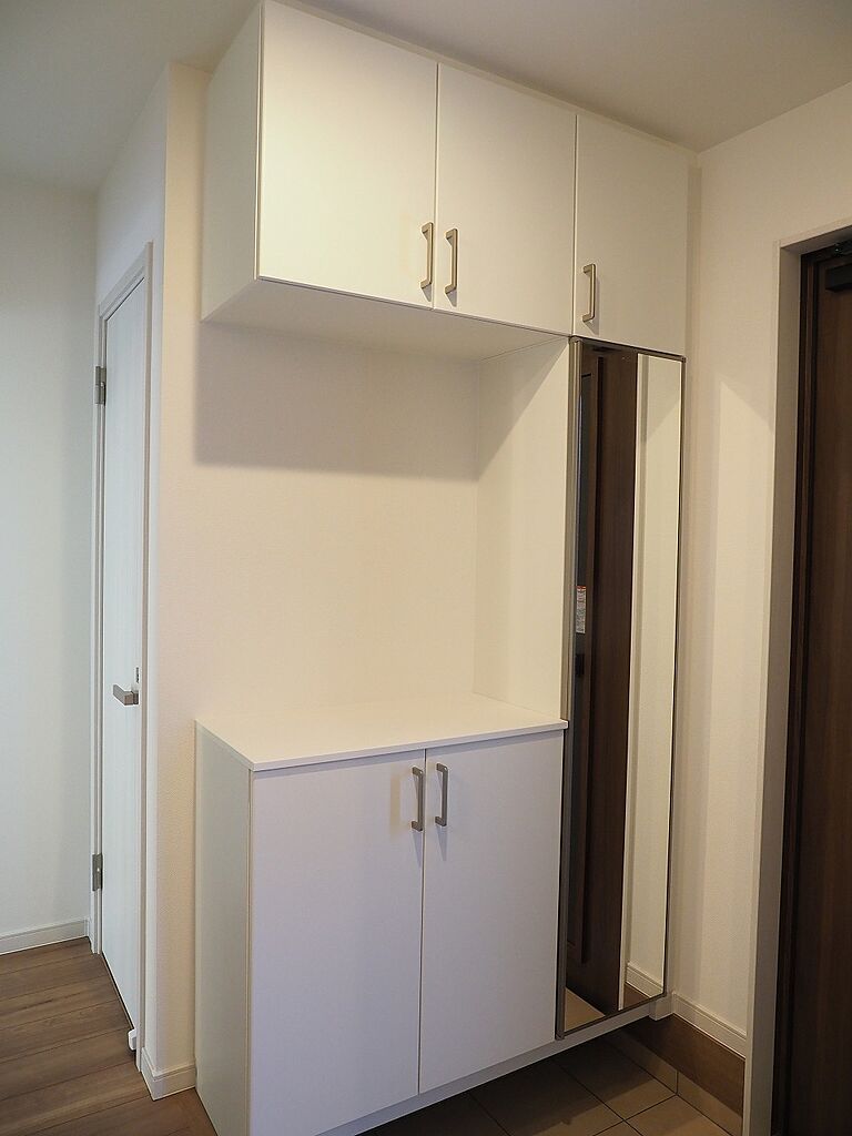 イズミ不動産株式会社の公式画像_玄関10