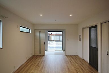 イズミ不動産株式会社の施工事例「守山市古高町 K様邸 書斎に収納など多彩な空間を随所に配置!」の画像