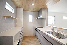 イズミ不動産株式会社の施工事例「守山市古高町 K様邸 書斎に収納など多彩な空間を随所に配置!」の画像8