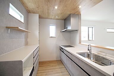 イズミ不動産株式会社の施工事例「守山市古高町 K様邸 書斎に収納など多彩な空間を随所に配置!」の画像8