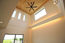 タマホーム株式会社 びわ湖大津プリンスホテル住宅博店の施工事例「野洲市西河原 Y様邸 吹き抜けや回遊動線などオンリーワンの邸宅」の画像