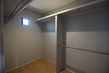 イズミ不動産株式会社の施工事例「野洲市西河原 Y様邸 吹き抜けや回遊動線などオンリーワンの邸宅」の画像8