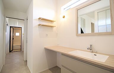 イズミ不動産株式会社の施工事例「栗東市下戸山 M様邸 一直線の家事動線が魅力のマイホーム」の画像4