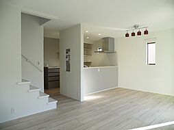 イズミ不動産株式会社の施工事例「守山市古高町 N様邸 広々ランドリールームや書斎のある寝室などこだわりの邸宅」の画像