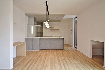 イズミ不動産株式会社の施工事例「守山市古高町 H様邸 勾配天井で快適空間!ランドリールームにこだわったマイホーム」の画像