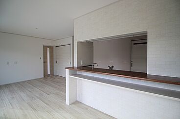 イズミ不動産株式会社の施工事例「近江八幡市 U様邸 多彩なクロスでオンリーワンの住まいを」の画像