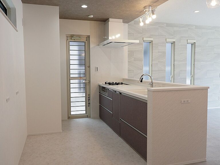 イズミ不動産株式会社の公式画像_キッチン10