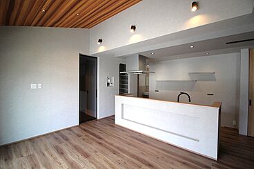 イズミ不動産株式会社 GARDEN HILL HOMEの施工事例「湖南市菩提寺北 K様邸 暮らし易さにこだわり動線が魅力の平屋」の画像