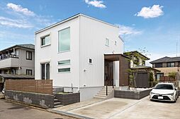 株式会社スズモクの施工事例「ホワイトガルバ+木目デザインの家」の画像