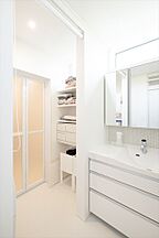 シンプルモダンスタイルの洗面所 株式会社スズモクの事例画像