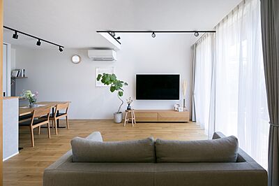 シンプルモダンスタイルのリビング シンプル工務店の事例画像