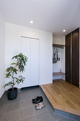 シンプル工務店の施工事例「こだわりタタミコーナーがある黒BOX の家」の画像5